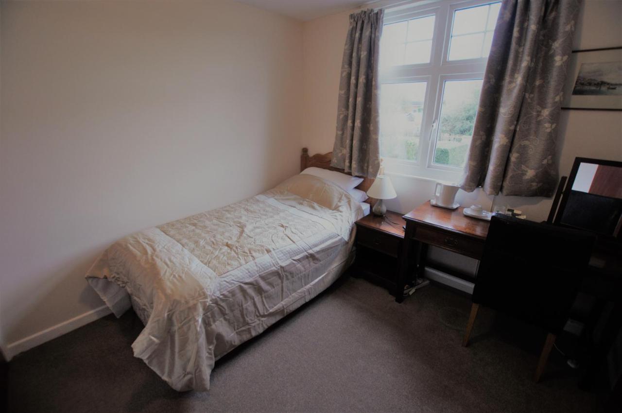 Dove House Bed & Breakfast Bishop's Cleeve Exterior photo